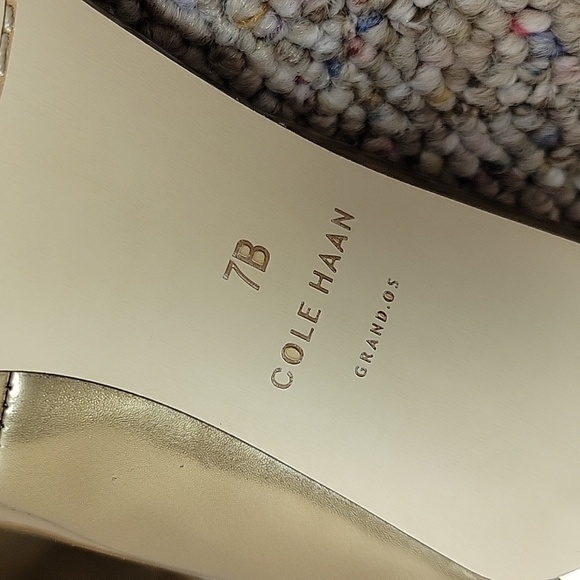 Cole Haan Gold Metallic Grand Os 2.25" Heels Sz 7. NWOT Leather - Picture 6 of 6